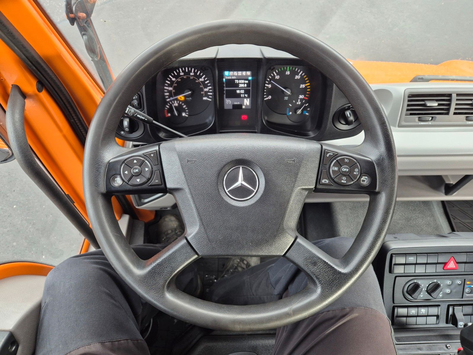 Fahrzeugabbildung Mercedes-Benz U 218 4x4 Winterdienst, Hydrostat, Zapfwelle