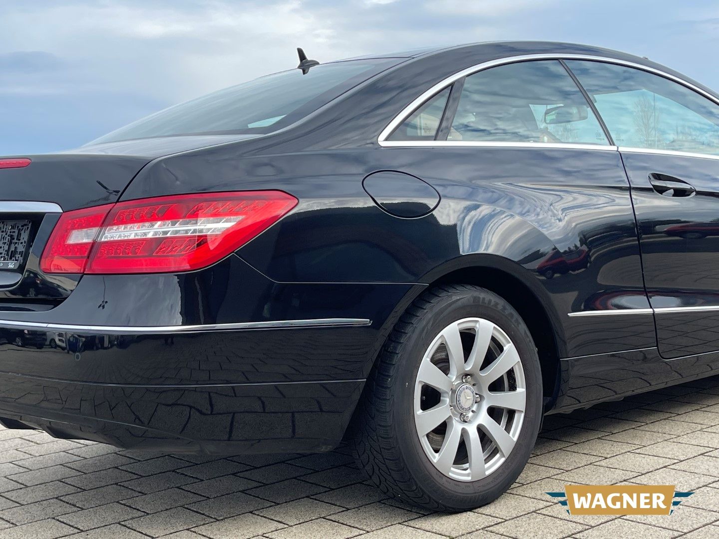 Fahrzeugabbildung Mercedes-Benz E 250 Coupe CGI BlueEfficiency Automatik