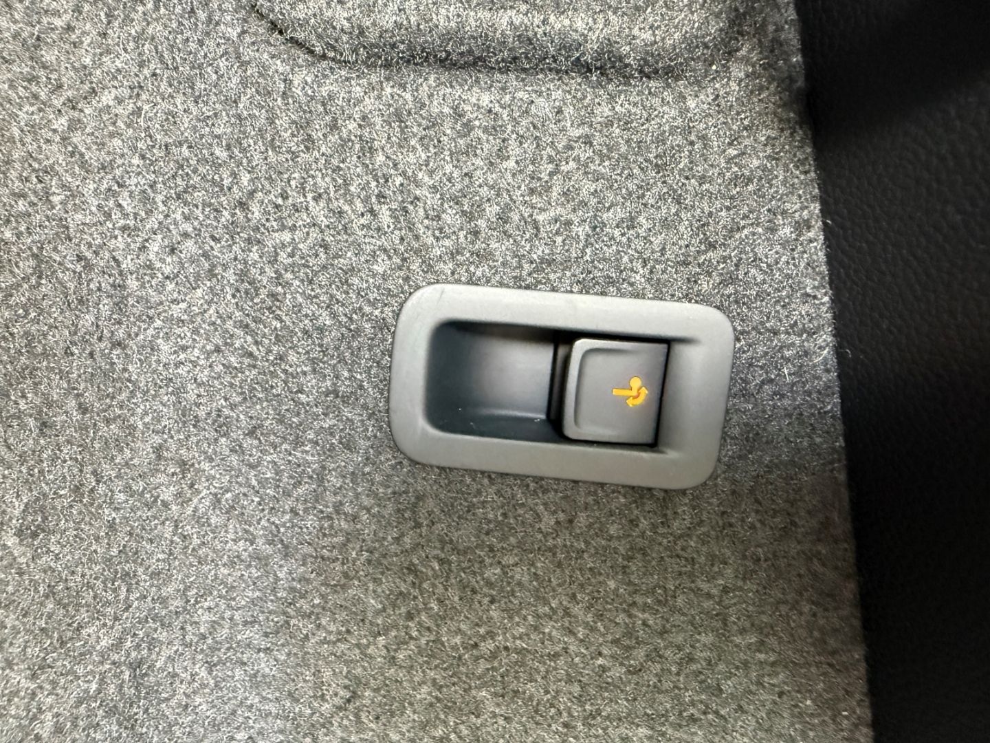 Fahrzeugabbildung SEAT Ateca 1,5 TSI FR LED AHK Navi RFK GJR TWA VZE Te