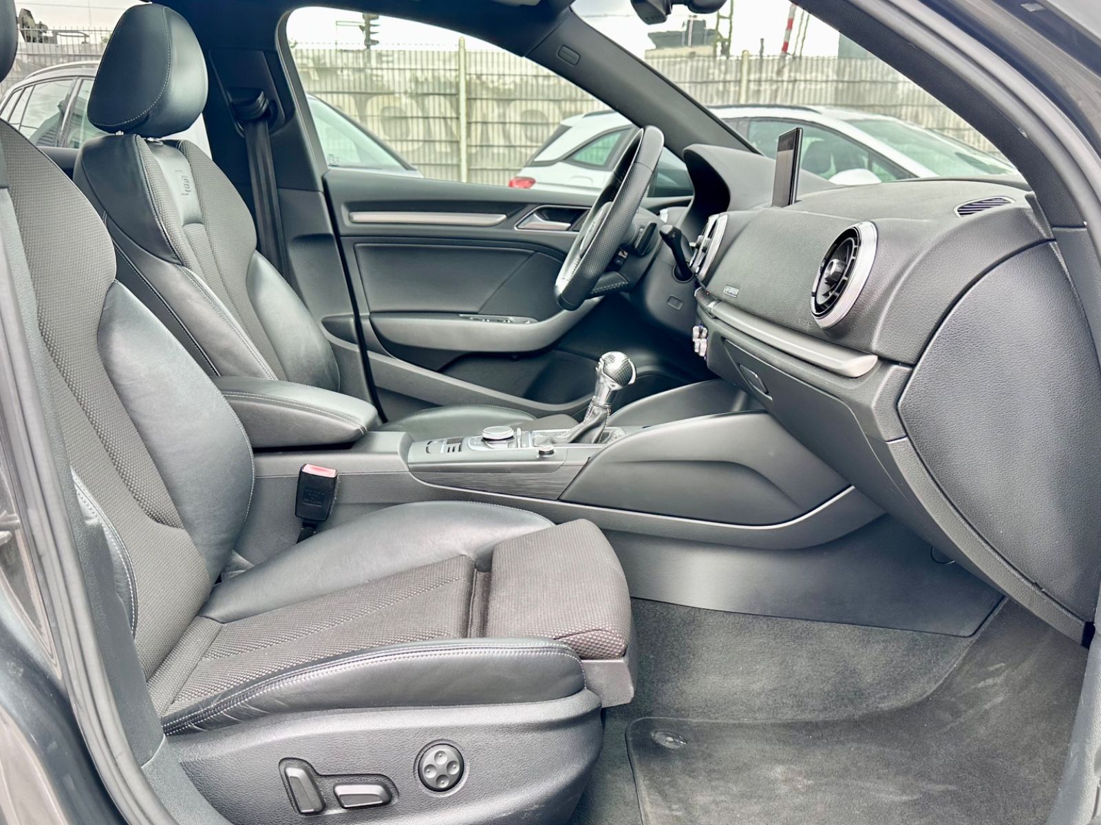 Fahrzeugabbildung Audi A3 S LINE SPORT QUATTRO LIMOUSINE*PANO+AUTOM*