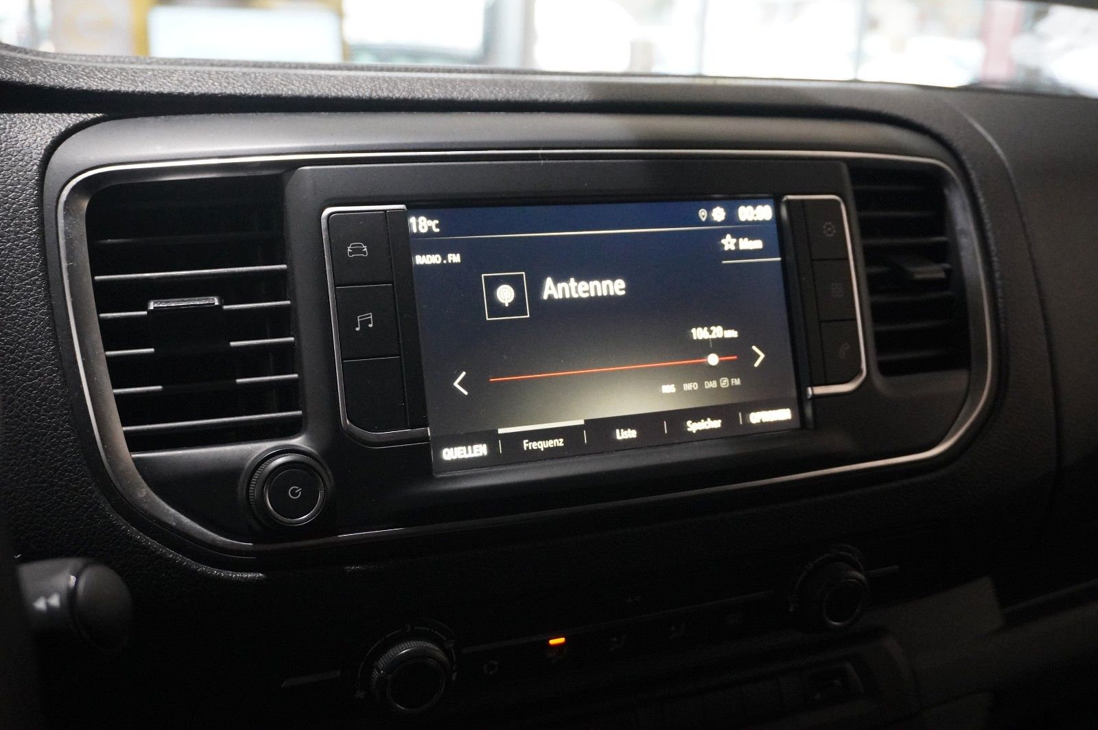 Fahrzeugabbildung Opel Vivaro Cargo 1.5D M EDITION KLIMA/DAB+/PDC/TEMP.