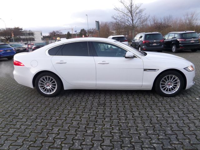 Jaguar XF 2.0d Pure Autom+Navi+Standhzg+Cam+PDC+1.Hand