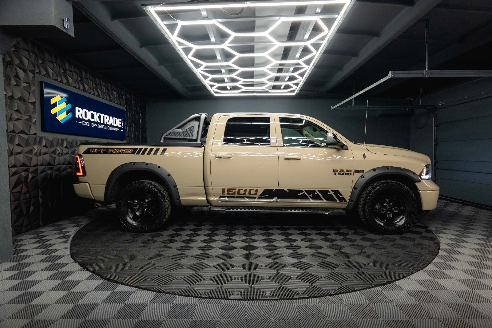 Fahrzeugabbildung Dodge RAM 5.7 V8 HEMI 4x4 Offroad Night LONGBED *LPG*