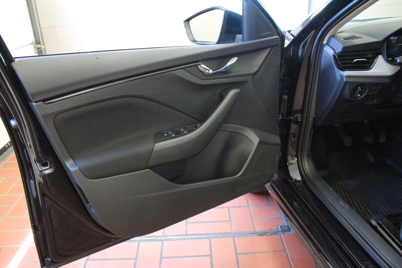 Fahrzeugabbildung SKODA Kamiq 1.0 TSI 85kW Selection *AHK schwenkbar*