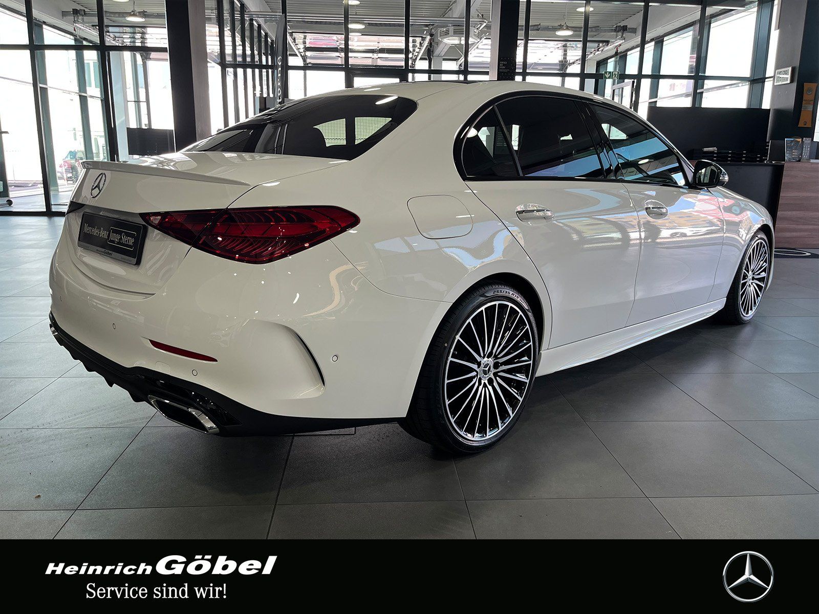 Fahrzeugabbildung Mercedes-Benz C 220 d AMG+PANO+AHK+NIGHT+DIGITAL+360°+CARPLAY