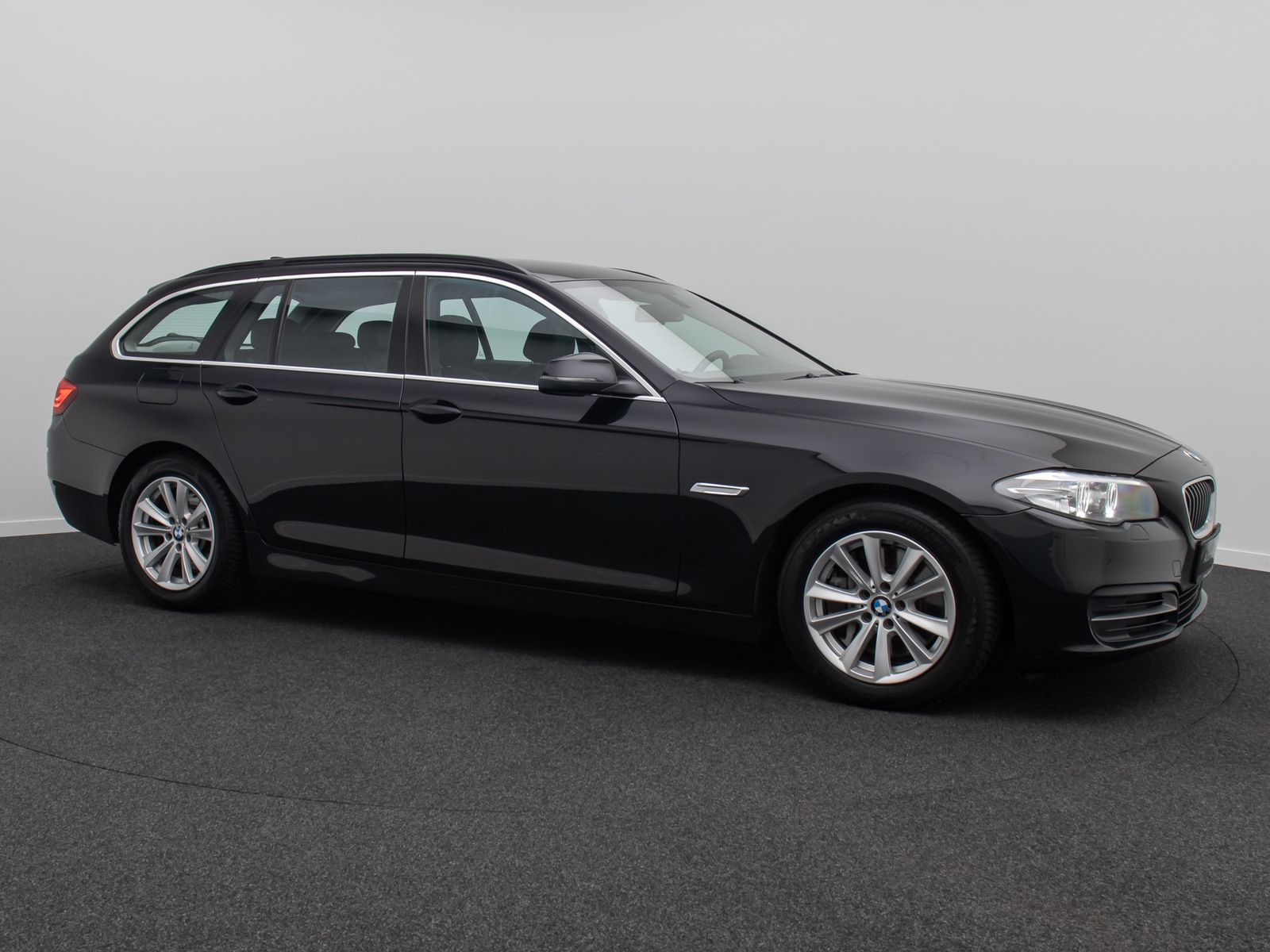 Fahrzeugabbildung BMW 530d NaviProf GeschwindigReg PDC Bi-Xenon Leder