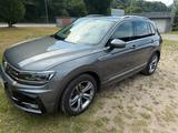 Volkswagen Tiguan 1.5 TSI ACT OPF Highline R-Line, AHK - Cars in Flensburg