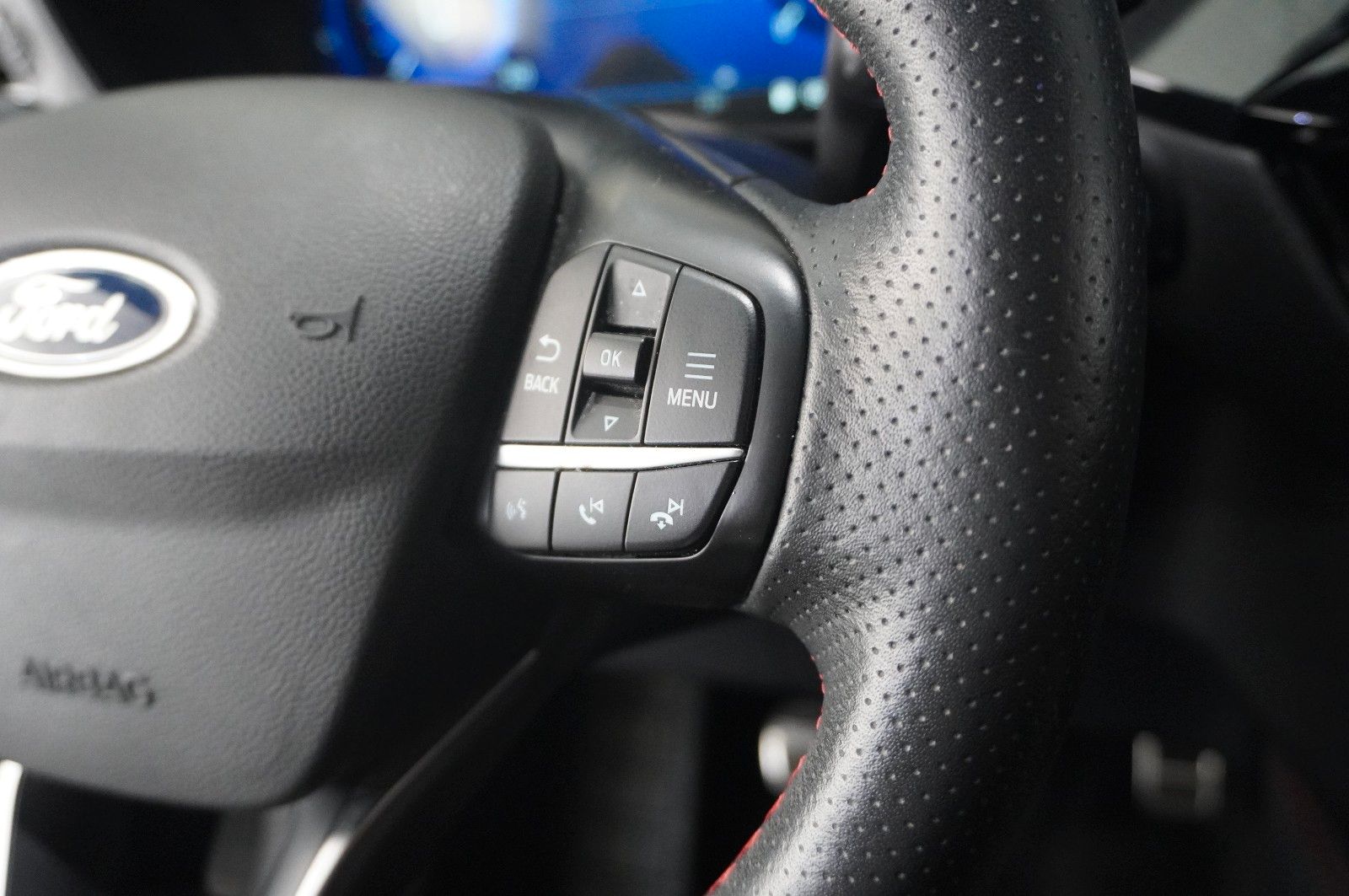 Fahrzeugabbildung Ford Kuga 1.5 ST-LINE X NAVI/LED/KAMERA/SPORT/B&O/DAB