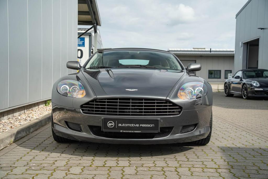 Aston Martin DB9