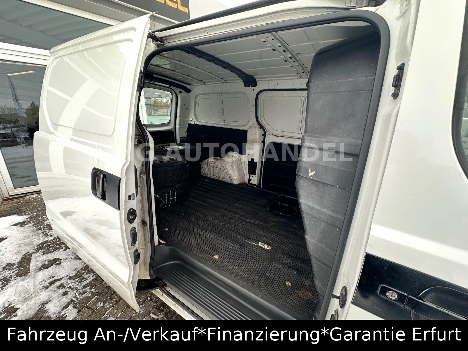 Hyundai H-1 Kasten 8-fach bereift