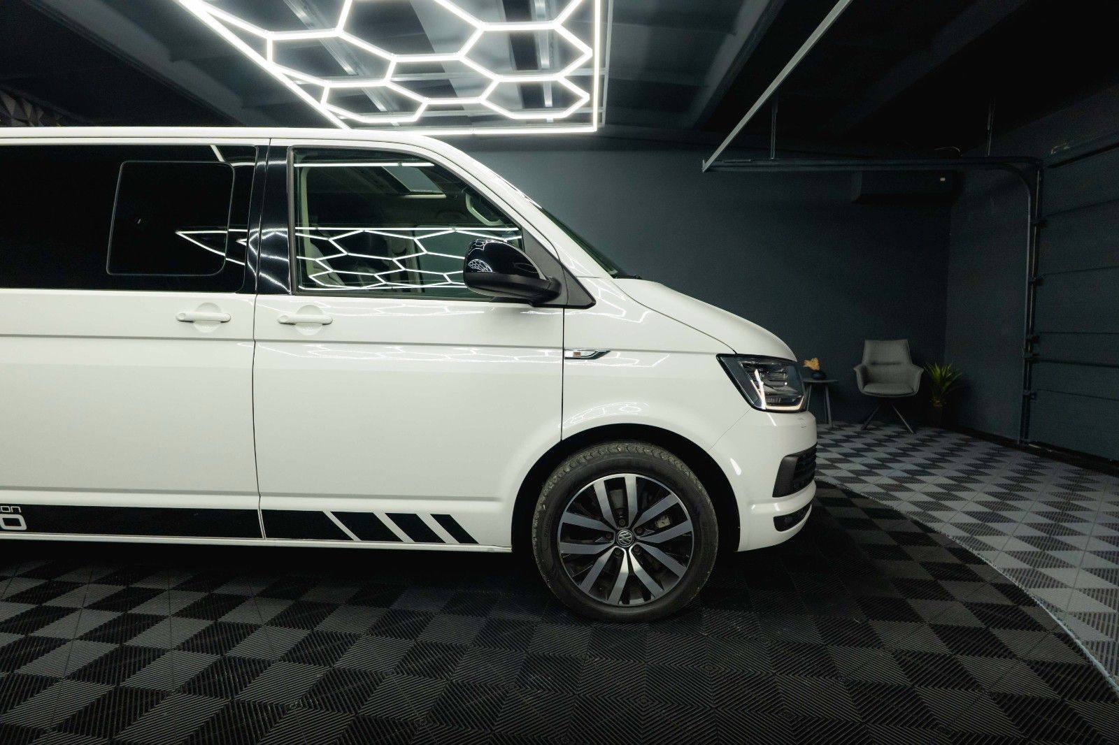 Fahrzeugabbildung Volkswagen T6 Multivan 2.0TDI DSG Edition 30 4Motion ACC