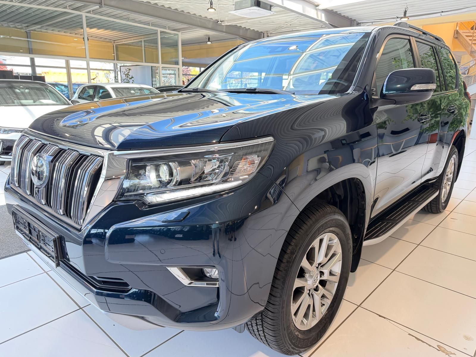 Toyota Land Cruiser 2.8 Executive AHK Pano 7Sitze Kamer foto 1