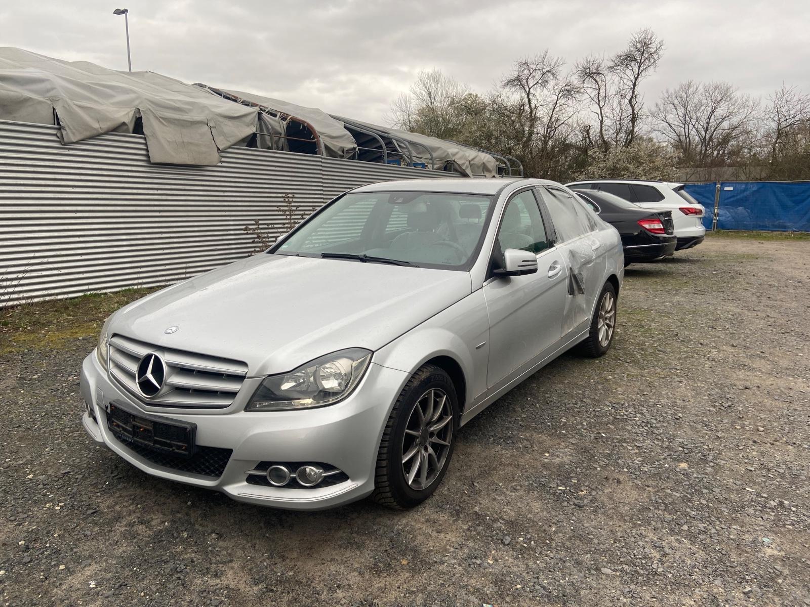 Mercedes-Benz C 200 Elegance -Navigation-PDC-