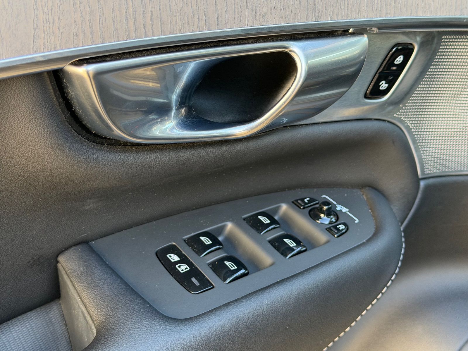 Fahrzeugabbildung Volvo XC90 B5 D Ultimate Dark AWD*B&W*LUFT*STHZG*360*