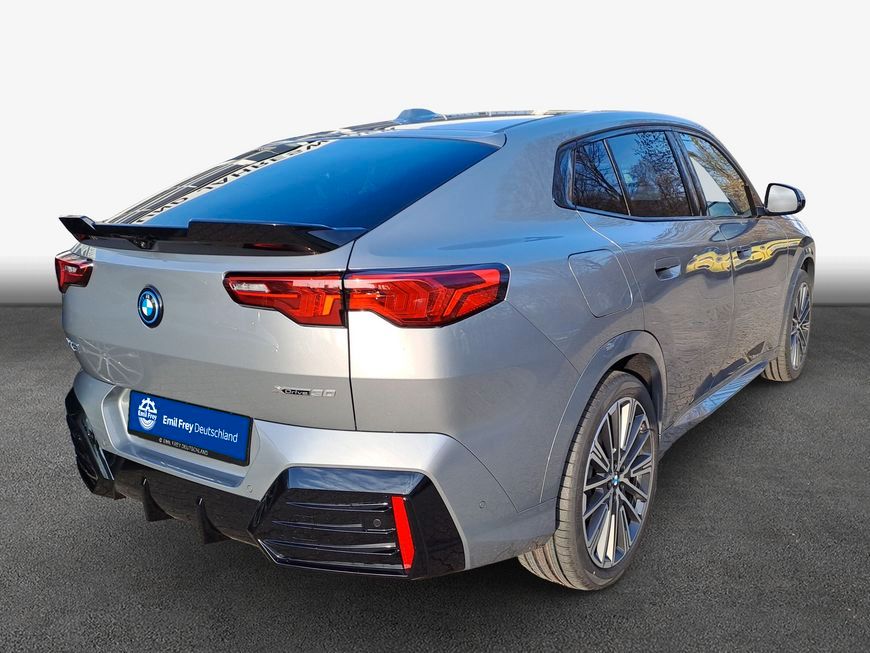 BMW iX2 - Bild 2