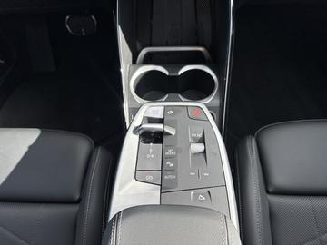 2025 BMW IX2 缩略图 19