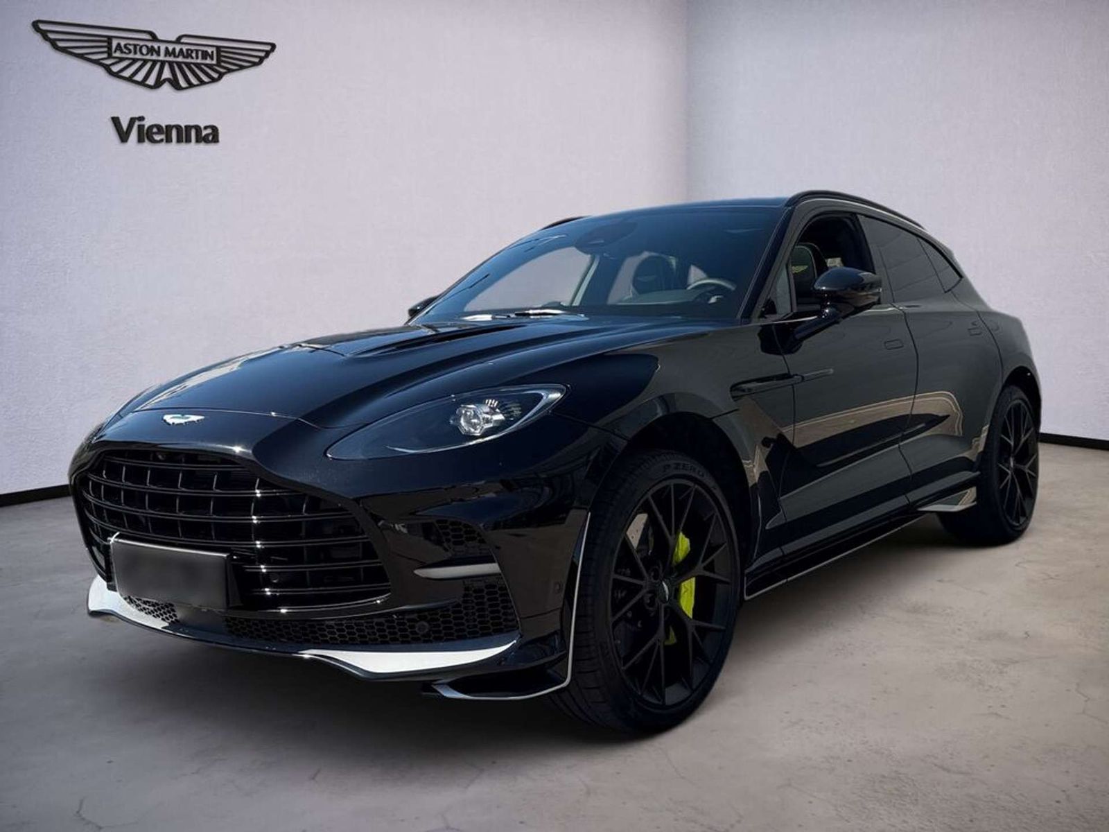 Aston Martin DBX 707  | OnyxBlack | AMR24 | Pano | B&W | 23''