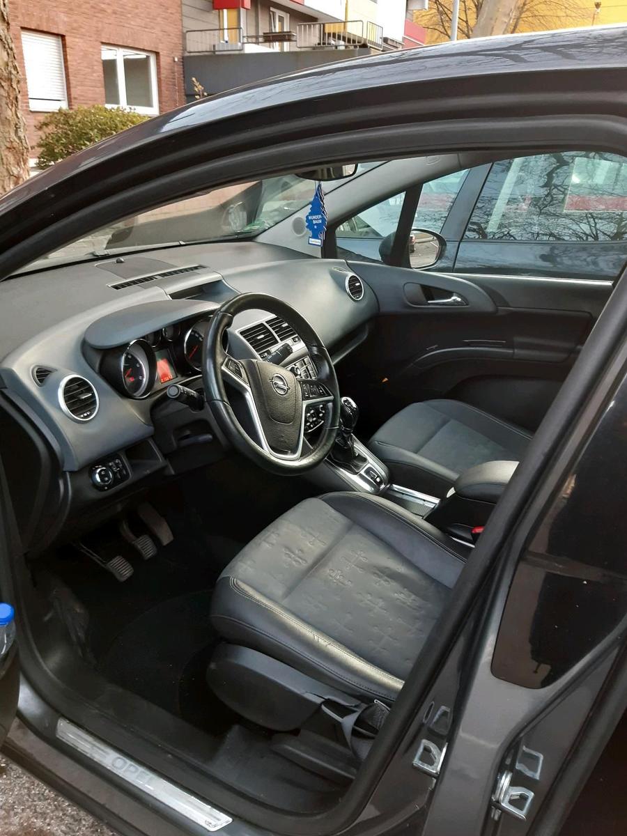 Opel Meriva 2010 — interior