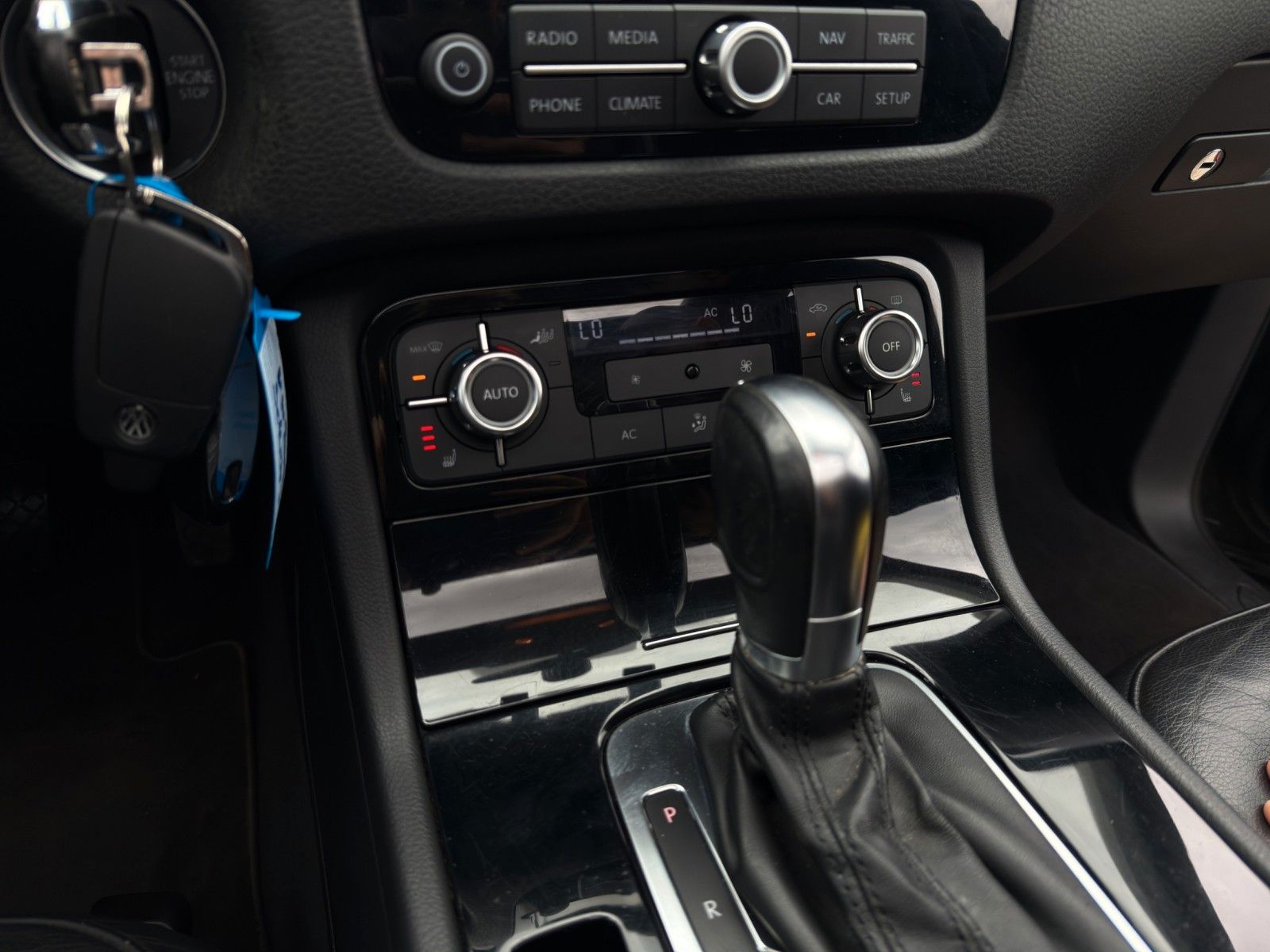 Fahrzeugabbildung Volkswagen Touareg 3.0 V6 TDI *Pano*Kamera*4-Zonen*ST-Heiz*