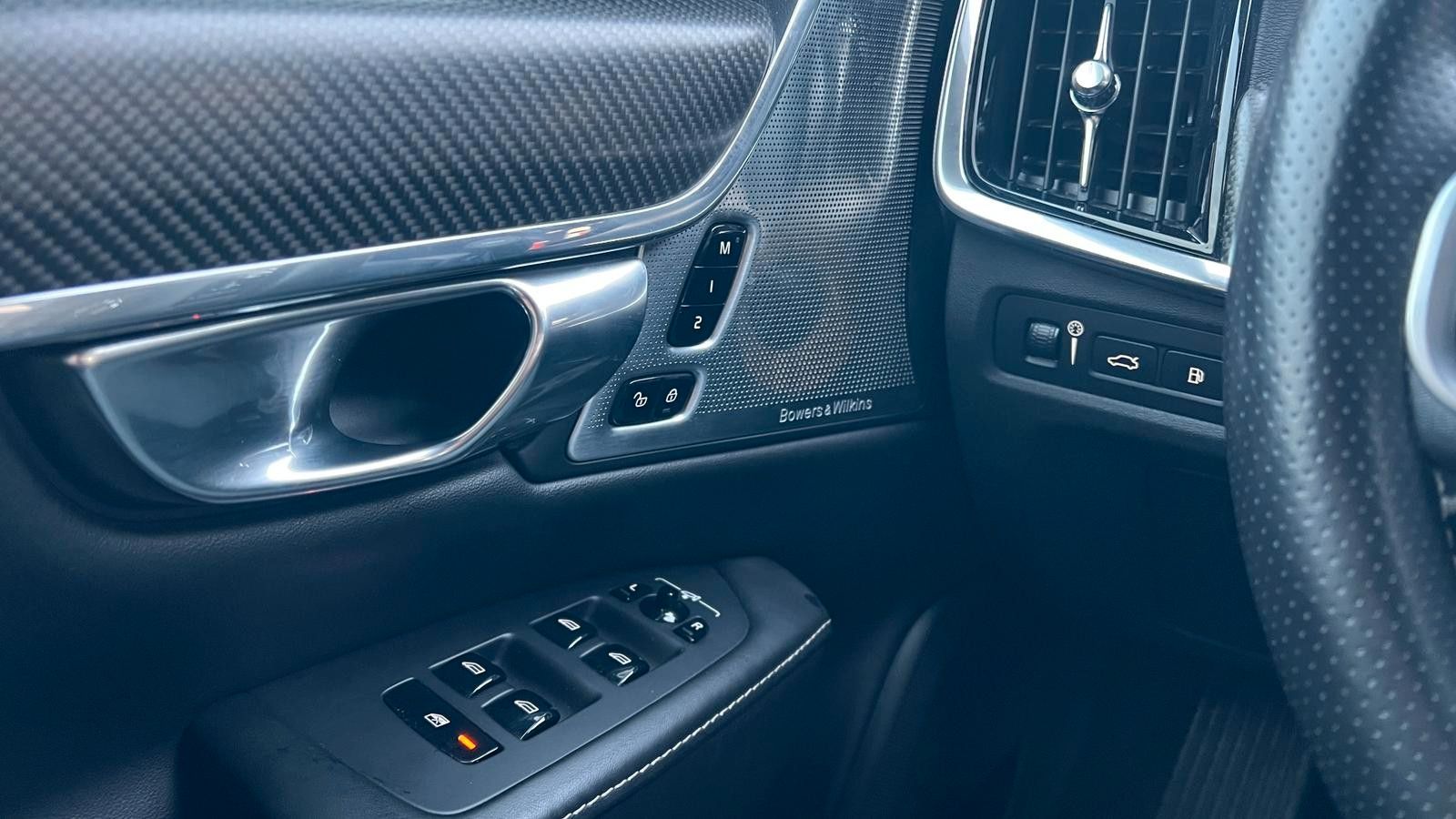 Fahrzeugabbildung Volvo S90*R-Design*T8*AWD*B&W*LUFT*MASS*20Zoll