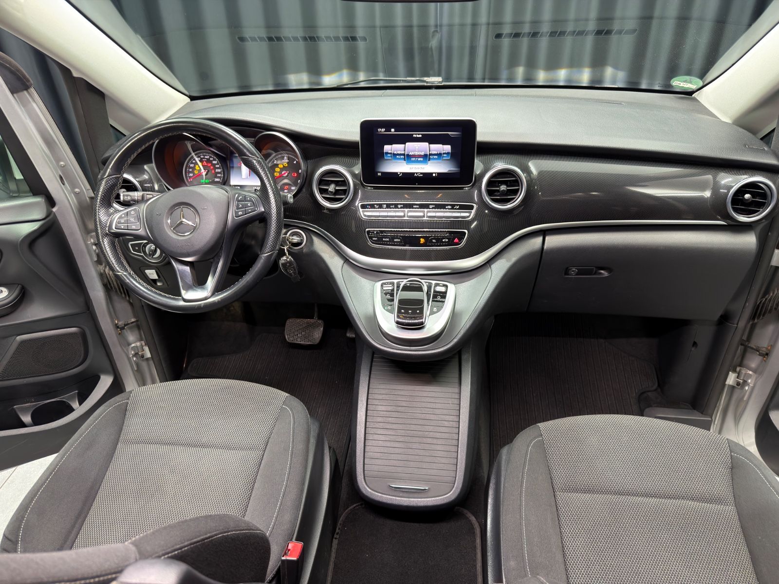 Fahrzeugabbildung Mercedes-Benz V 220 d EDITION 4MATIC lang |ACC|RF-KAMERA|NAVI|