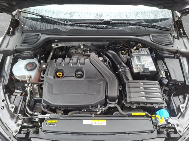 Volkswagen Golf R-Line 1.5 TSI °LED°ACC°Navi°SHZ°PDC°