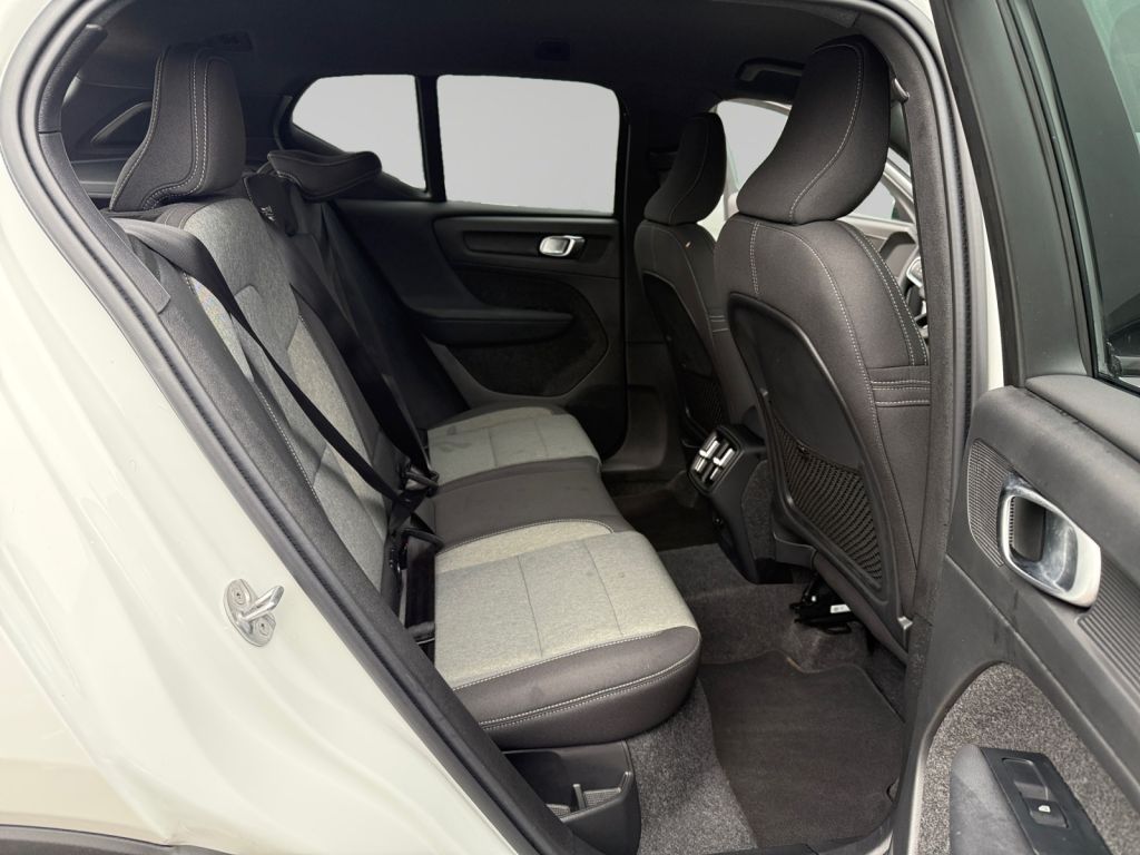 VOLVO XC40 B3 B DKG Plus Black Edition 360° Standheiz VOLVO XC40 B3 B DKG Plus Black Edition 360° Standheiz