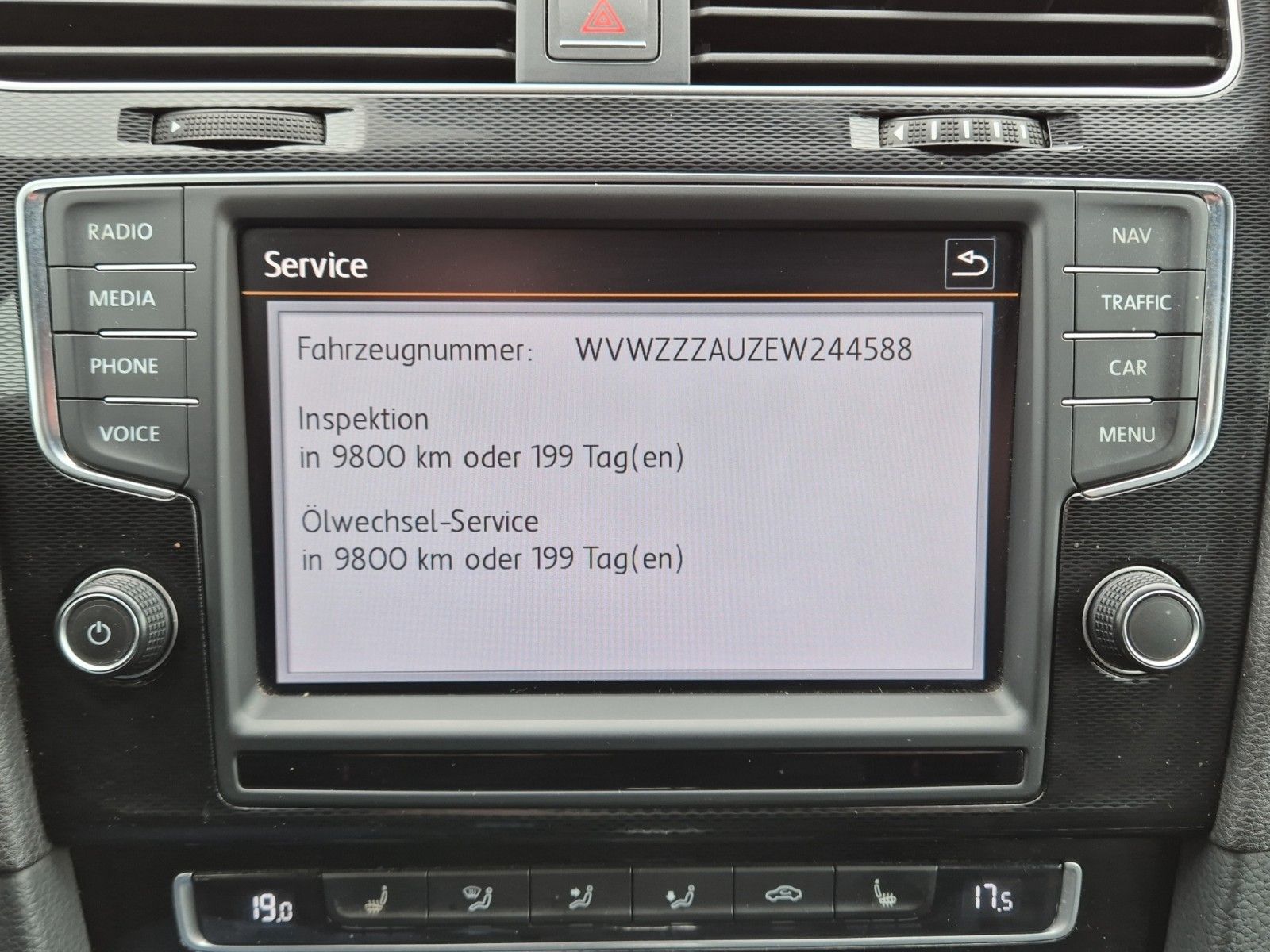 Fahrzeugabbildung Volkswagen GOLF VII GTI PERFORM DSG KAM NAVI XENON DYNAUDIO