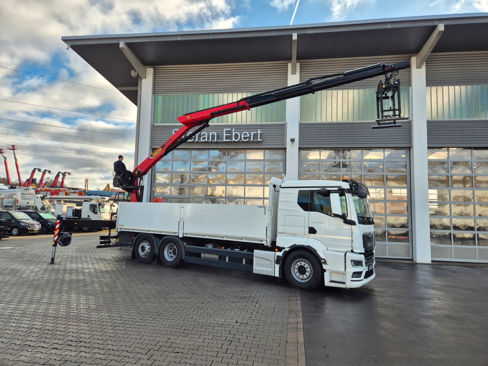 Fahrzeugabbildung MAN TGS 26.470 6x2-4 LL Baustoff Palfinger PK20.501L