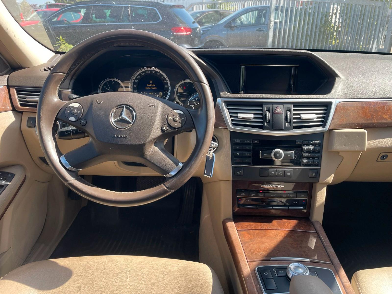 Mercedes-Benz E200 2012 — photo 13