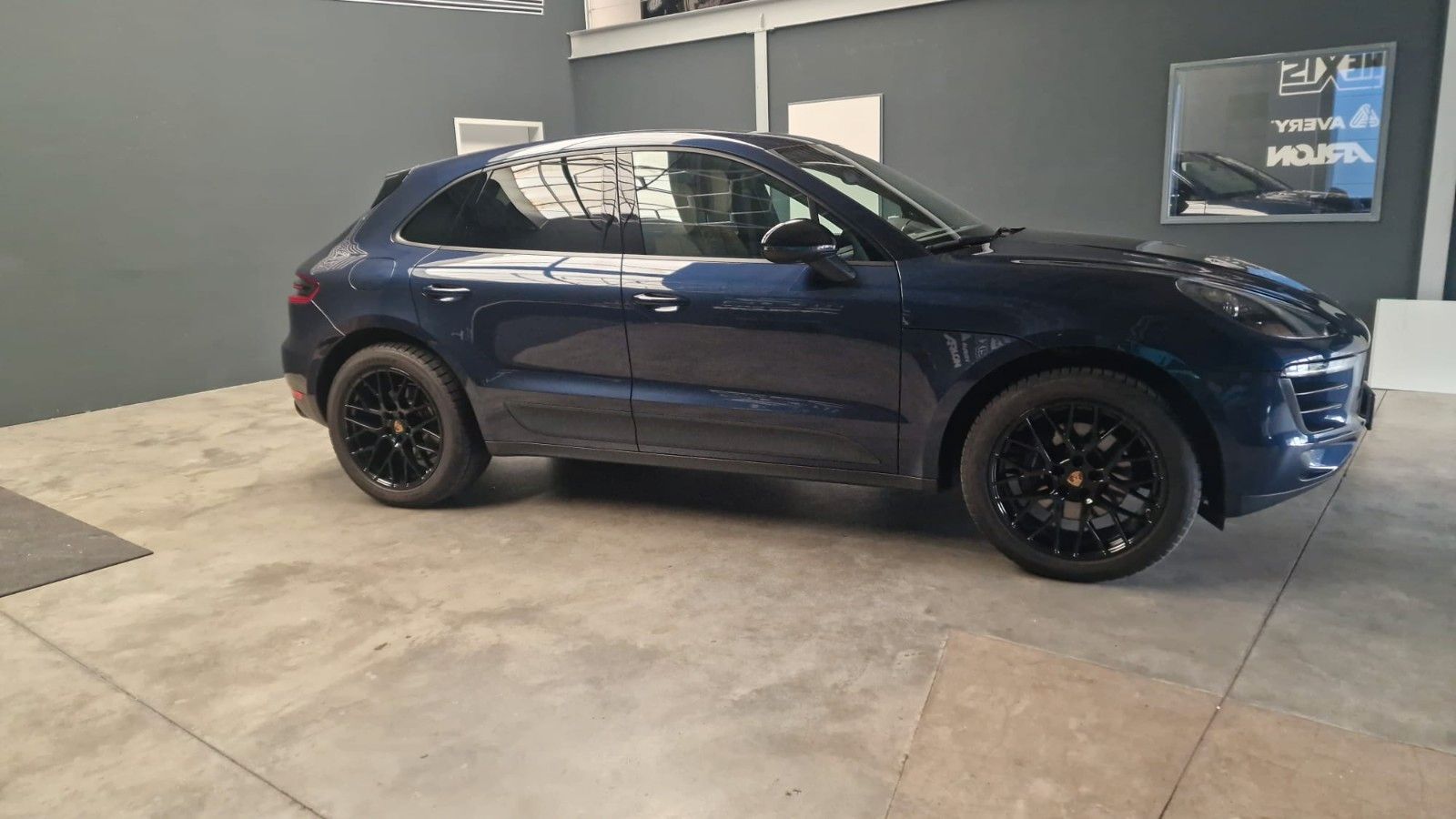PORSCHE Macan