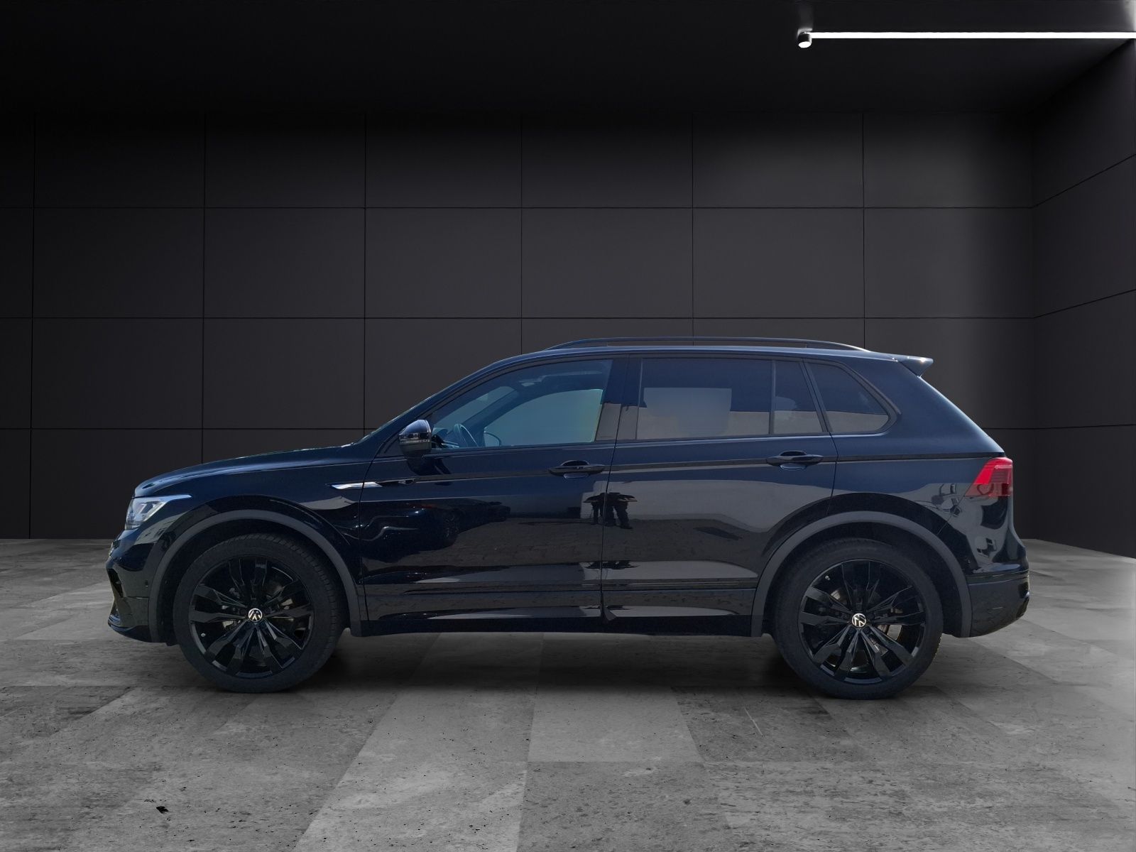 Fahrzeugabbildung Volkswagen Tiguan TDI R-Line DSG STH Matrix AHK Navi AID AC