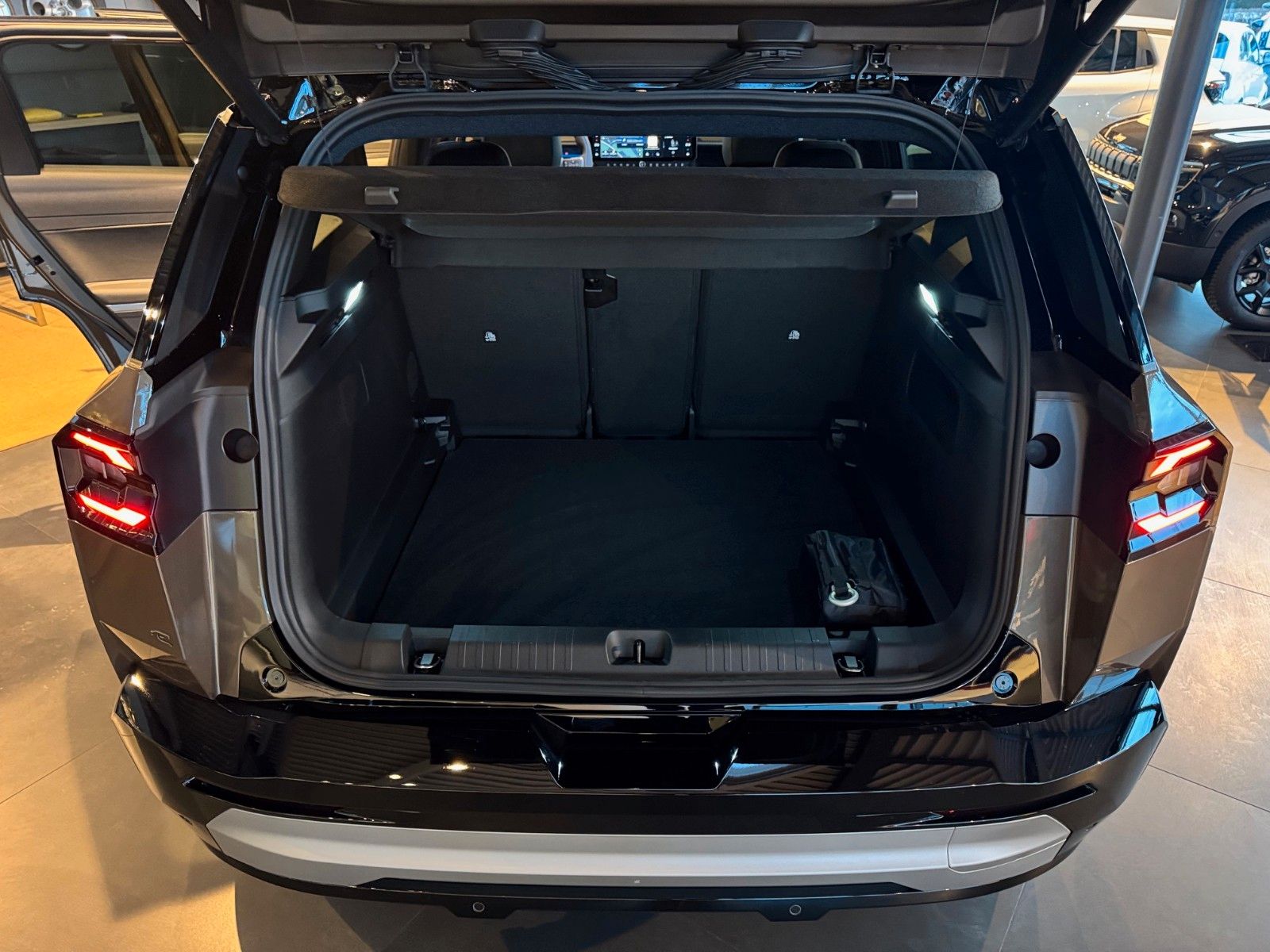 Fahrzeugabbildung Jeep Compass Elektro 74 kWh First Edition Pano 360°