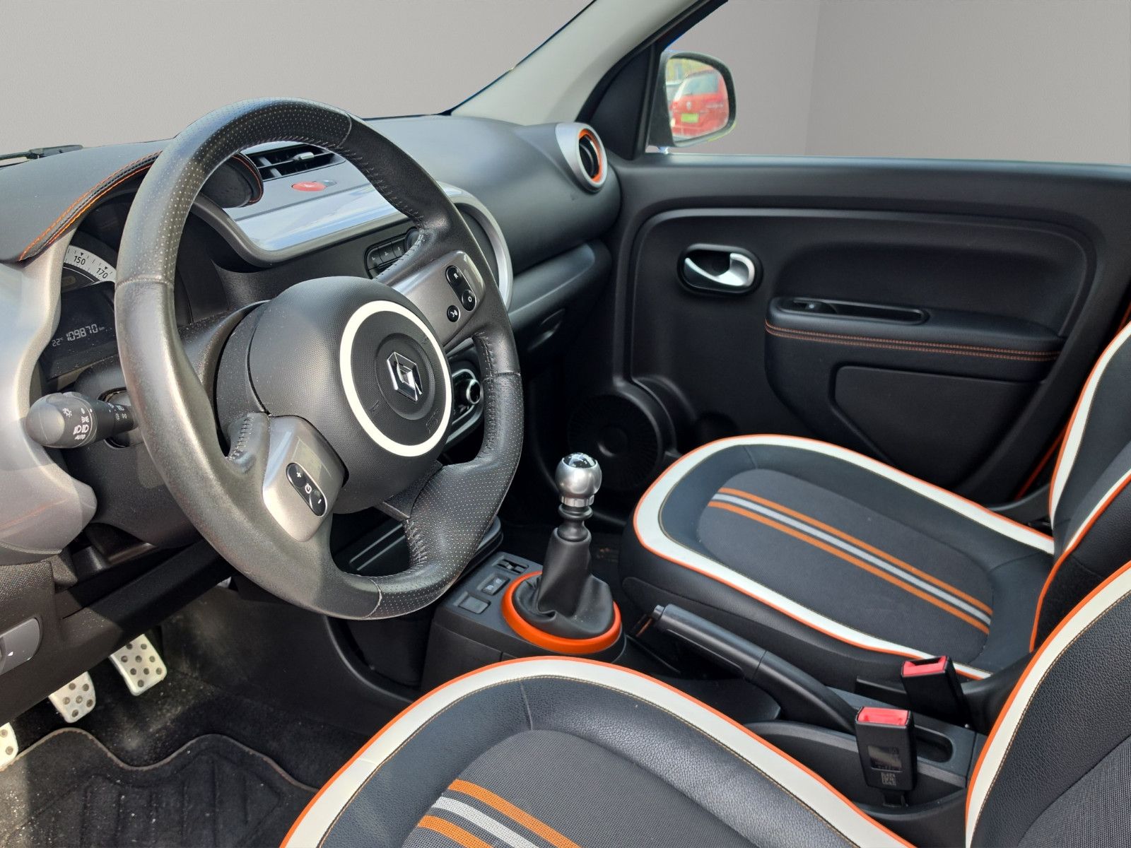 Fahrzeugabbildung Renault Twingo GT Tempomat SHZ PDC TÜV NEU