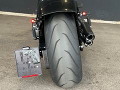 HARLEY DAVIDSON Softail Breakout 107 mit JEKILL & HYDE KLAPPE