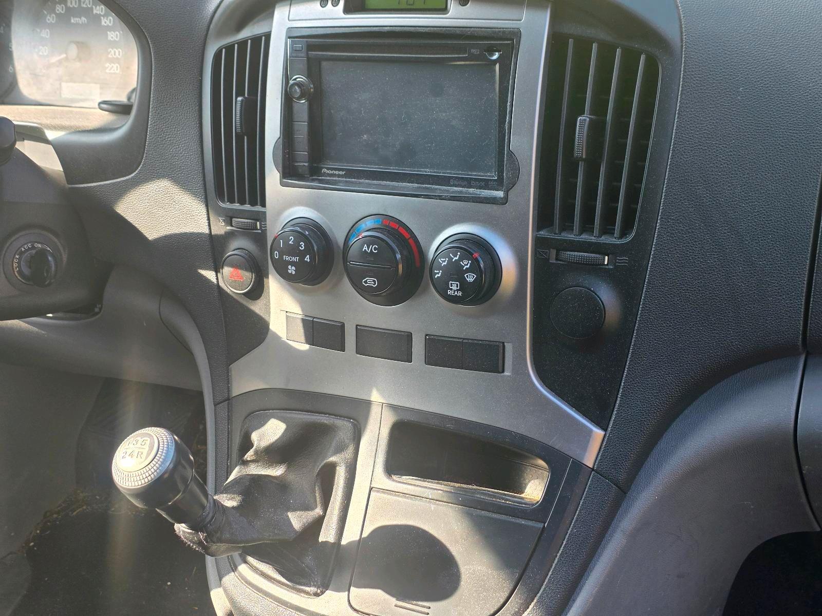 Hyundai H1 2012 — photo 11