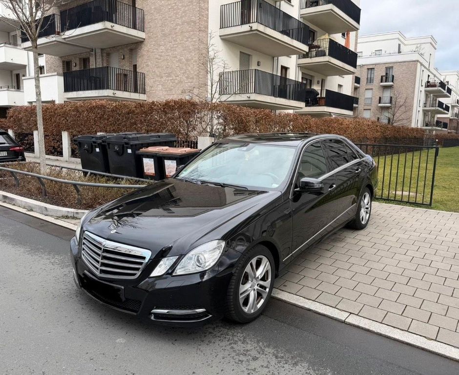 Image of Mercedes-Benz E 220