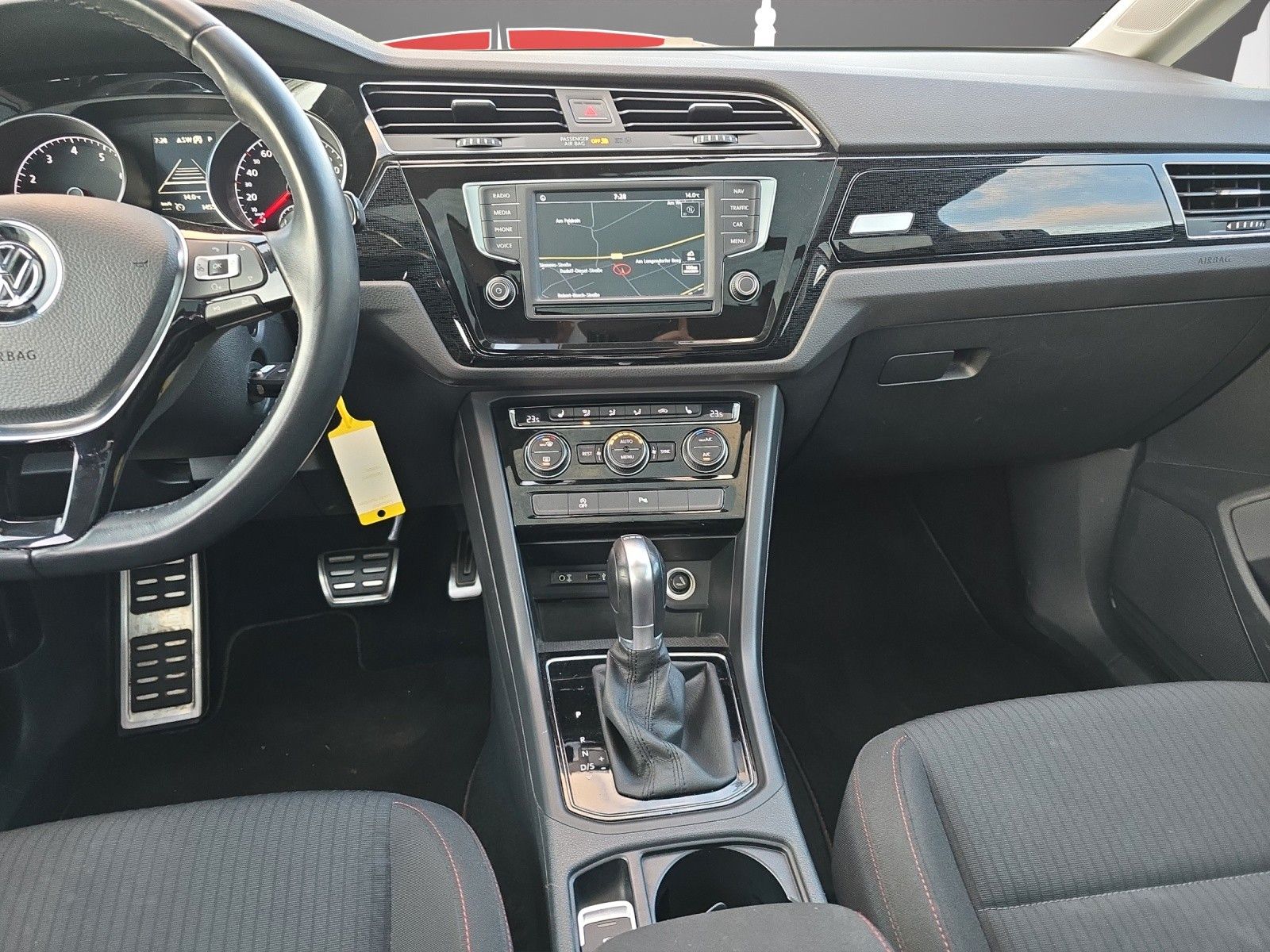 Fahrzeugabbildung Volkswagen Touran 1.4 TSI DSG  LED/NAVI/SHZ/ACC/PDC/PANO