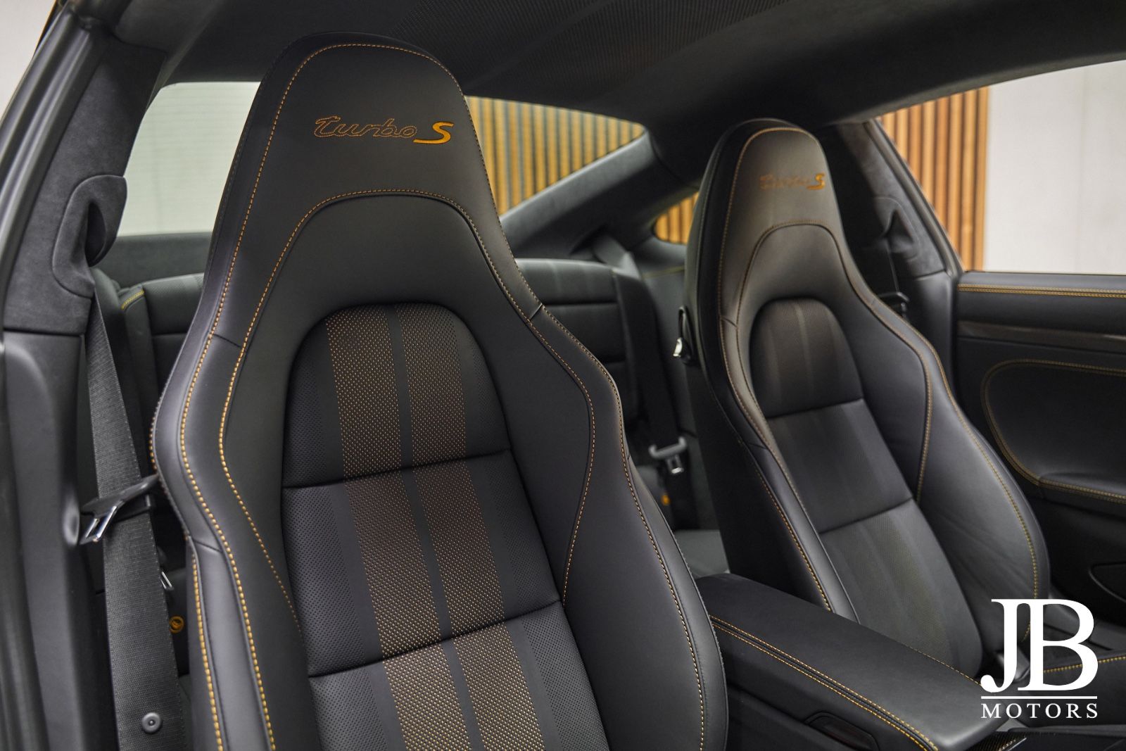 Fahrzeugabbildung Porsche 911 Turbo S Exclusive Series Burmester Lift