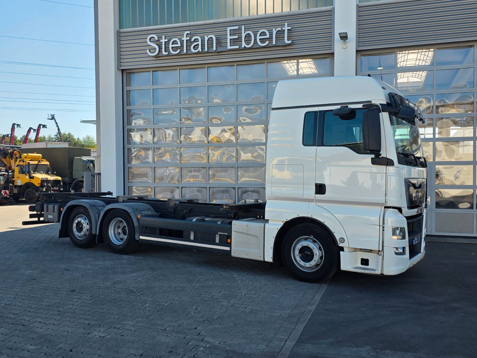 Fahrzeugabbildung MAN TGX 26.360 6x2-2 LL BDF Fahrschule 5 Sitze AHK