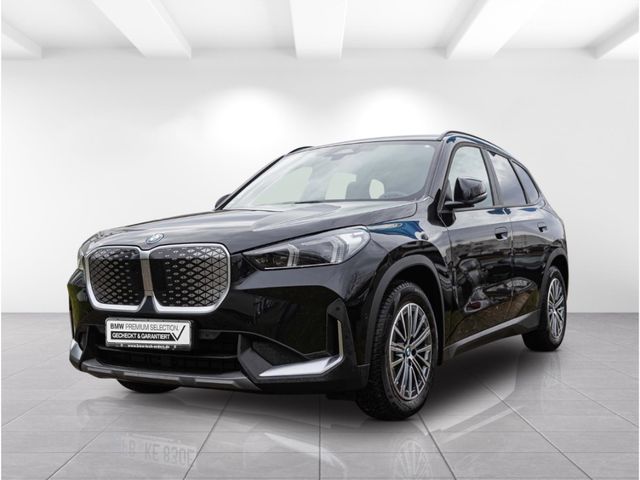 BMW iX1 xDrive30+Navi+LED+RFK+PDCv+h NP 63.430,-