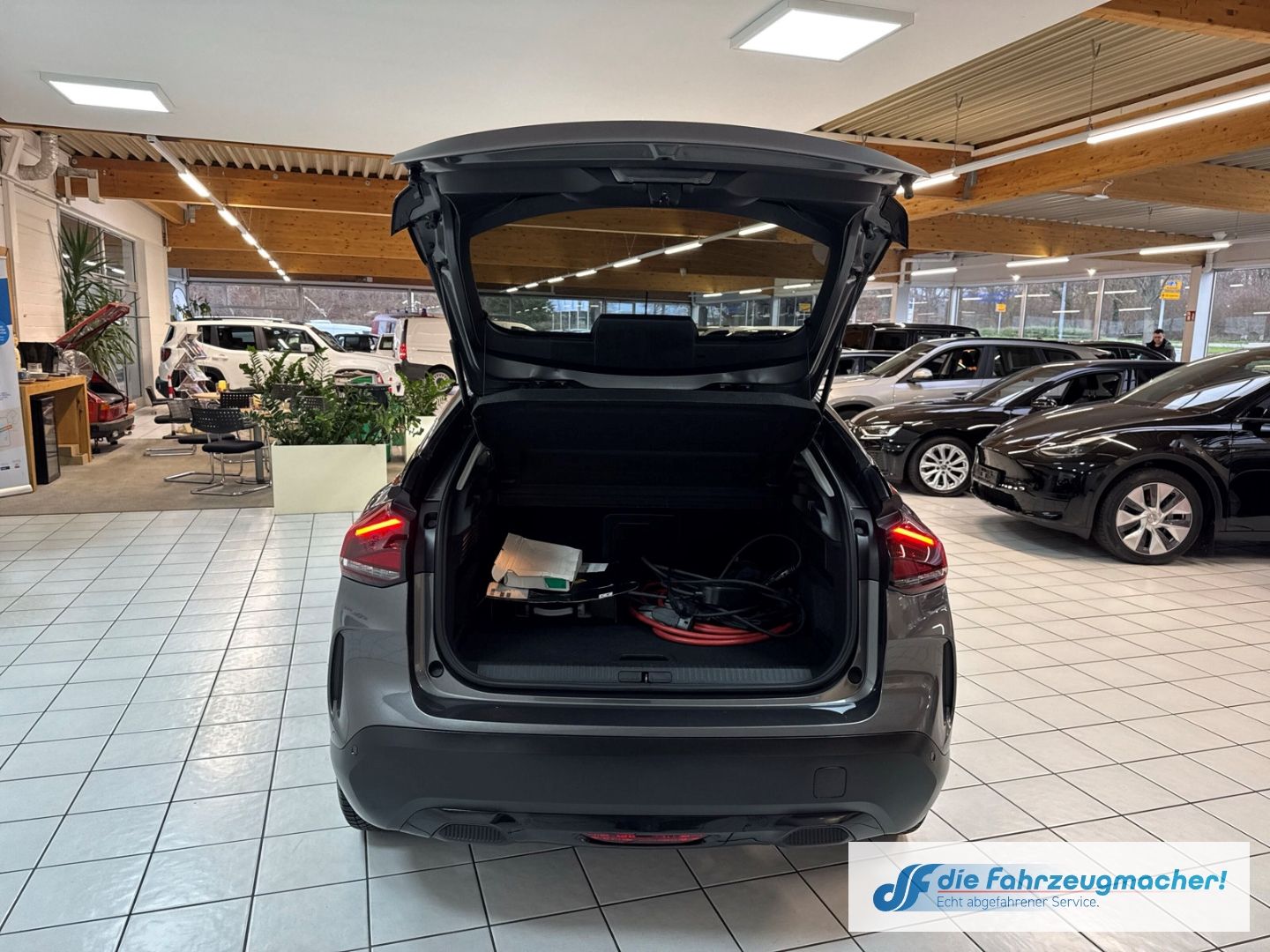 Fahrzeugabbildung Citroën C4 e- Shine HUD Navi 360 Kamera LED Apple CarPla