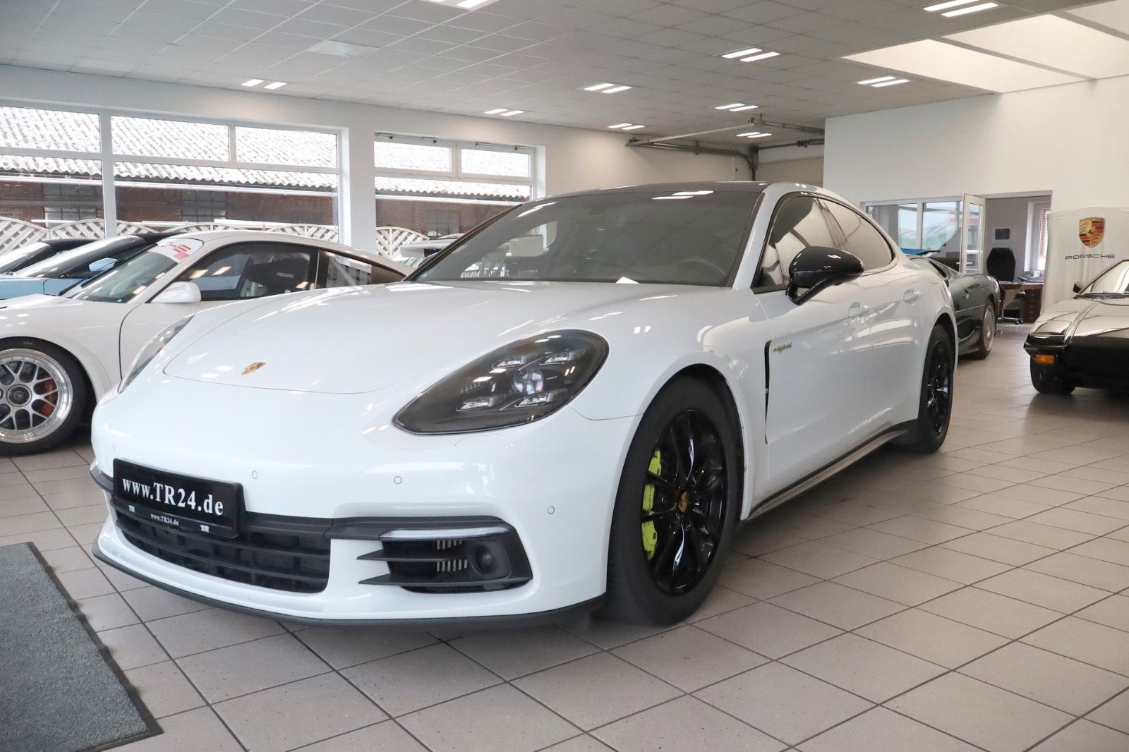 Fahrzeugabbildung Porsche Panamera 4 E-Hybrid Panorama/HeadUP/ACC/BOSE