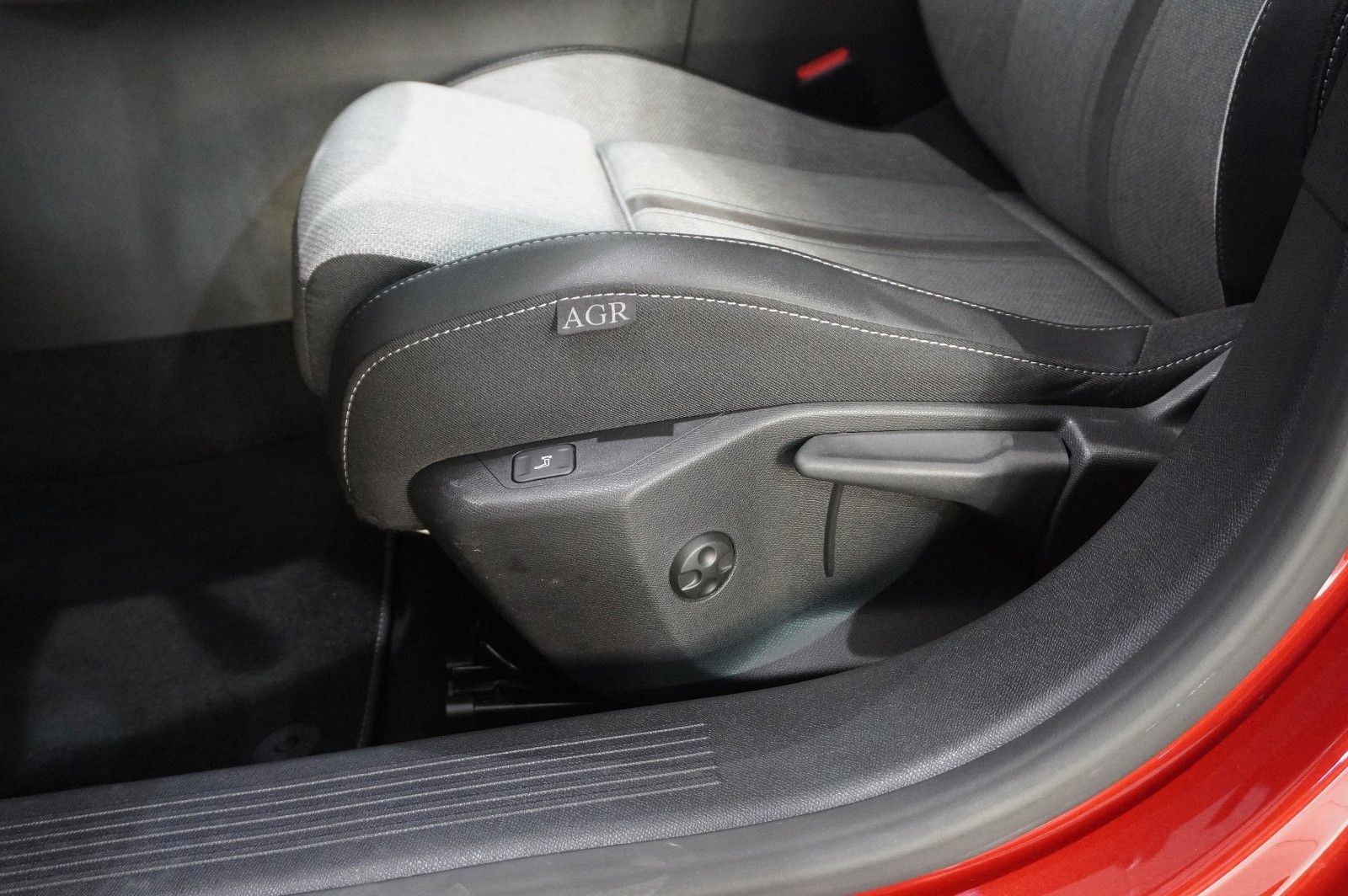 Fahrzeugabbildung Opel Astra L Lim. 1.6 HYBRID ELEGANCE NAVI/KAMERA/AHK