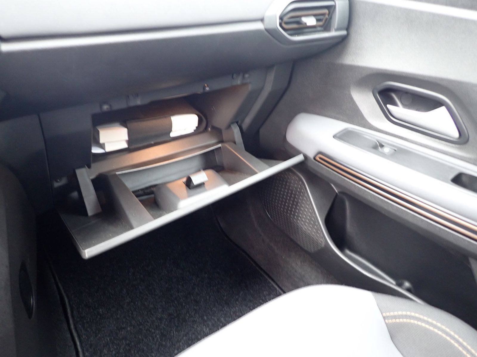 Fahrzeugabbildung Dacia Jogger Extreme+ TCe 110/NAVI/KAMERA