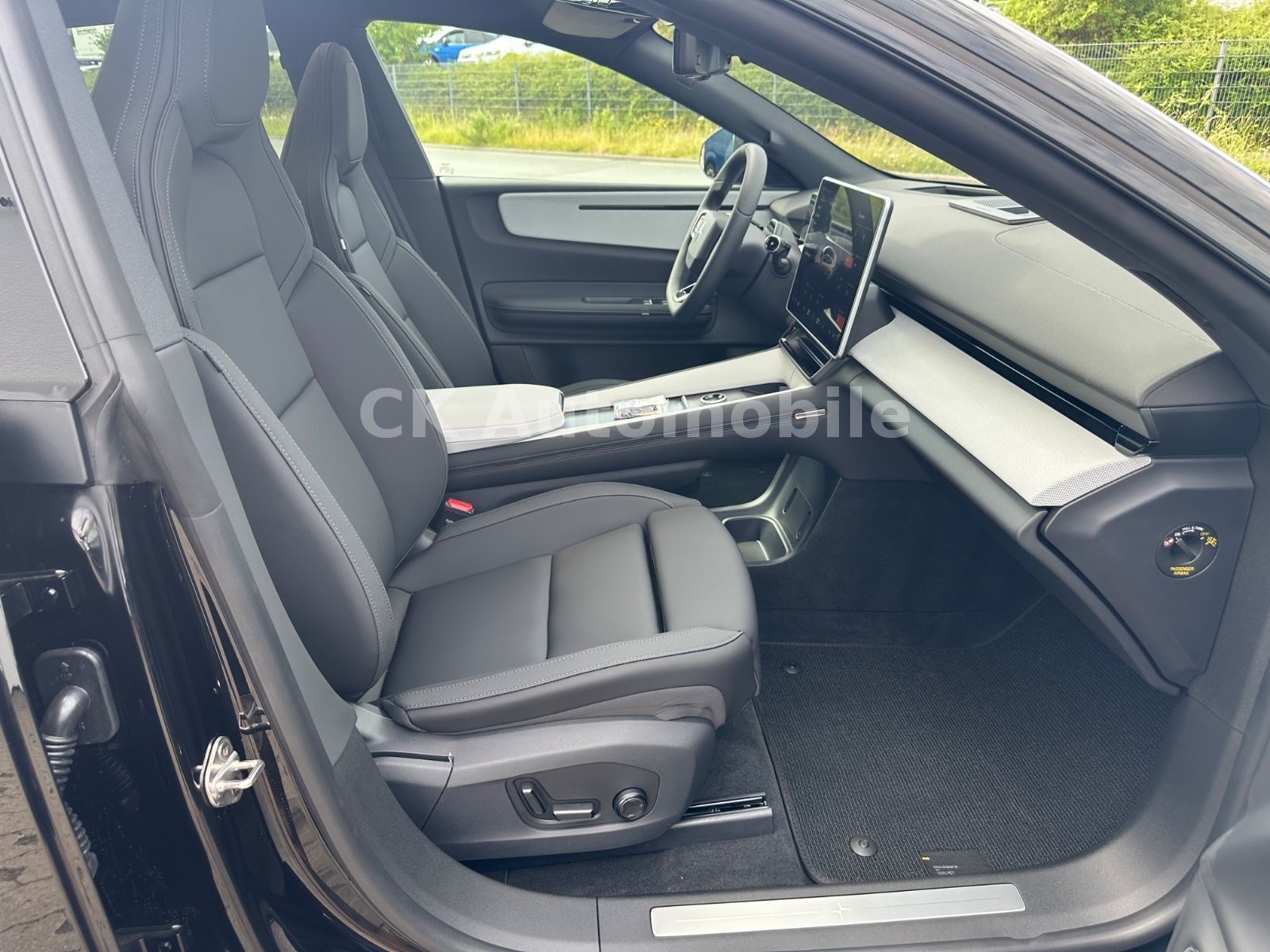Fahrzeugabbildung Polestar 4 LRDM 400 kW Long Range Dual/Pano/Head-Up