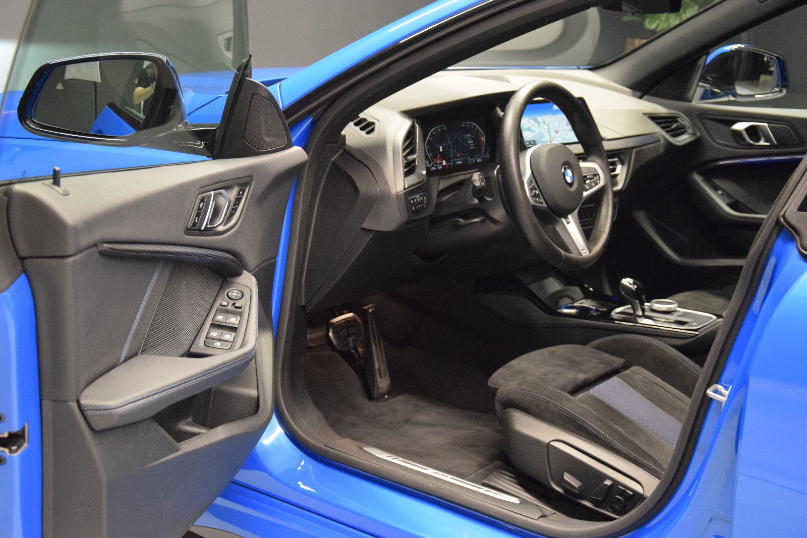 Fahrzeugabbildung BMW 218 i M Sport Gran Coupé Pano HuD Memory Schale