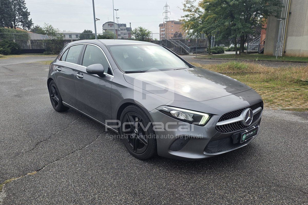 Mercedes-Benz MERCEDES A 180 d Automatic Sport imagem 3