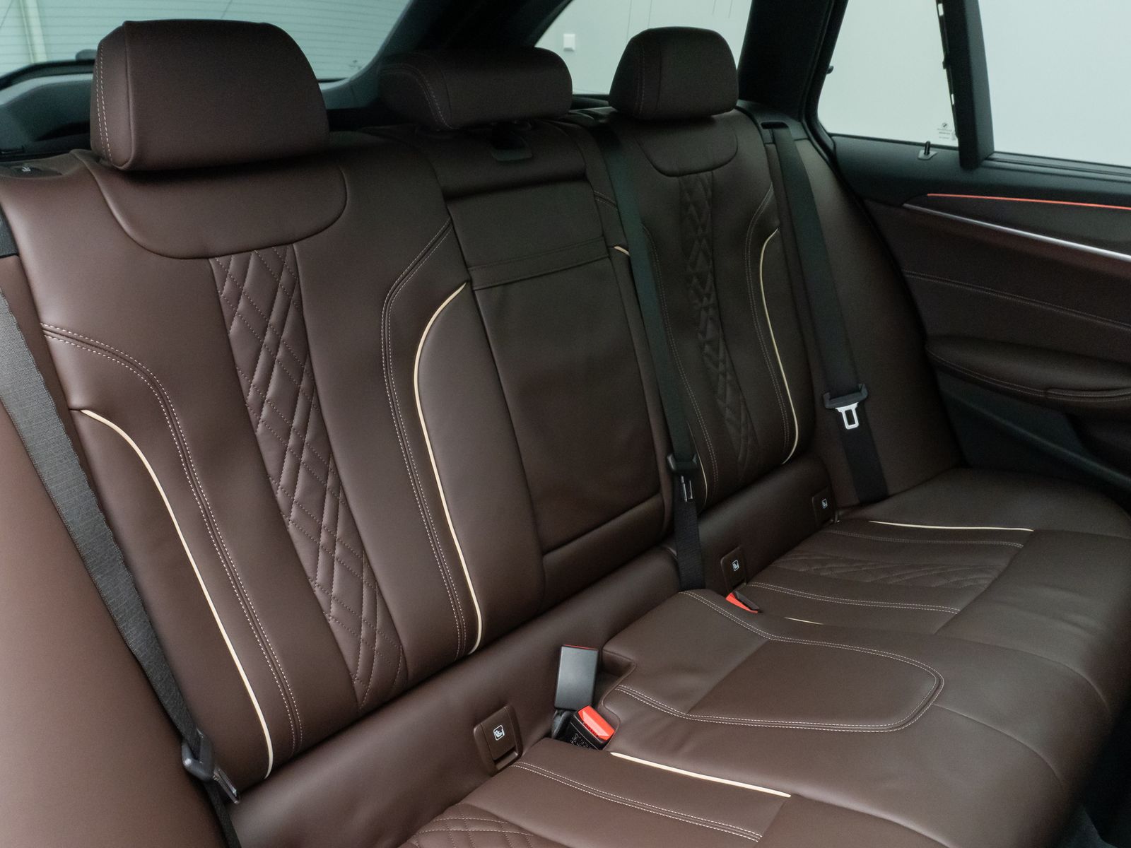 Fahrzeugabbildung BMW 530e M Sport Panorama Kamera HUD DAB H/K AHK 19"