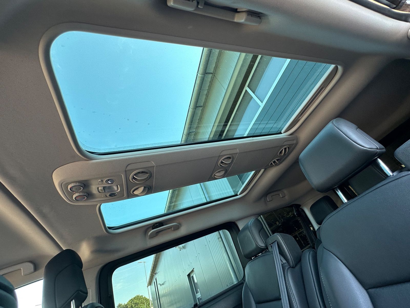 Fahrzeugabbildung Opel Zafira Life L2H1 2.0 Diesel NAV+PANORAMA+AHK+HUD